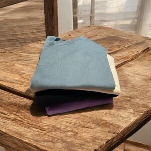 Brooks Brothers light blue blouse este a fine Italian merino
